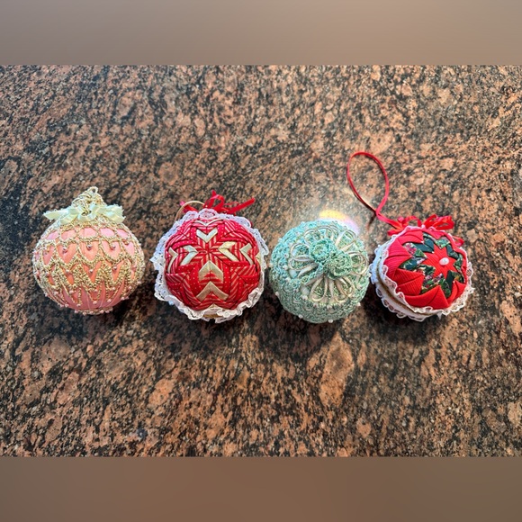 Vintage handmade quilted ornaments (4) - Picture 1 of 7